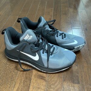 Men’s Nike Fly by Low Basketball Shoe Size 9.5